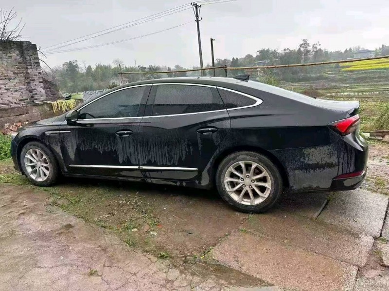 重庆21年别克君越6