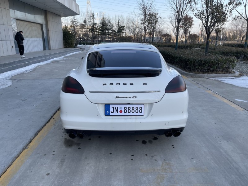 济宁12年保时捷帕拉梅拉9