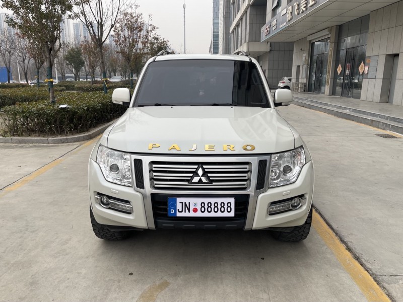 济宁19年三菱帕杰罗1