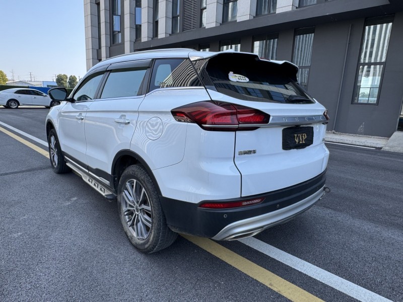 岳阳21年吉利博越9