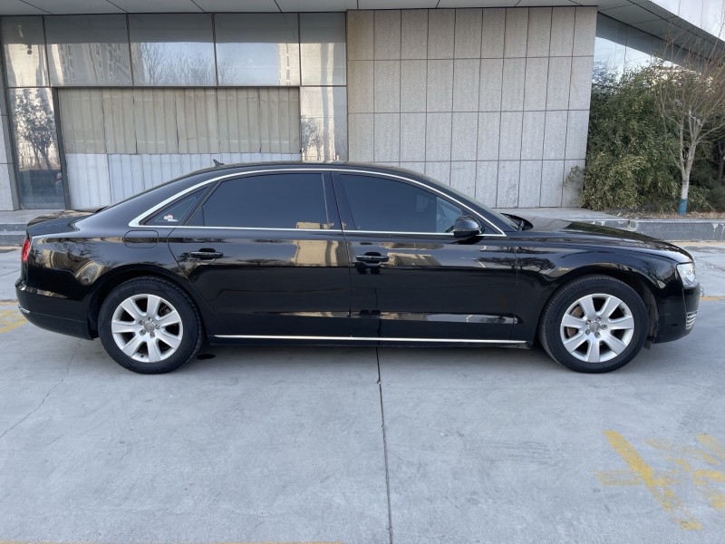 济宁14年奥迪A8L5