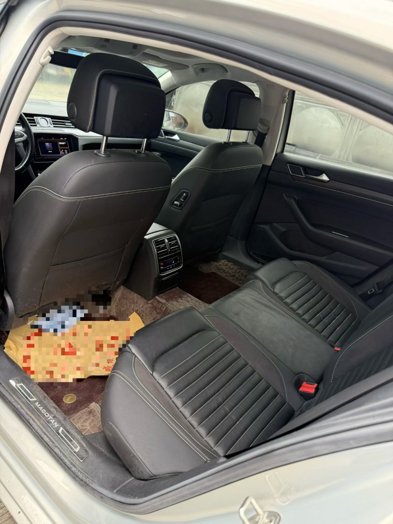 乐山21年大众迈腾4