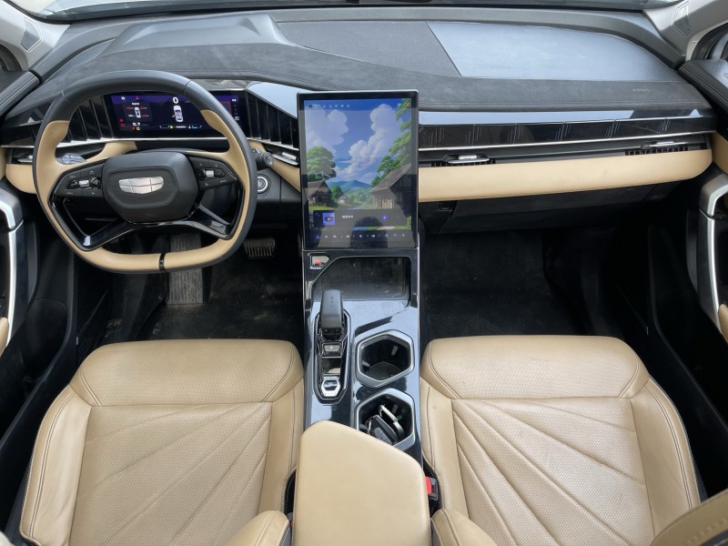 济宁23年吉利博越5