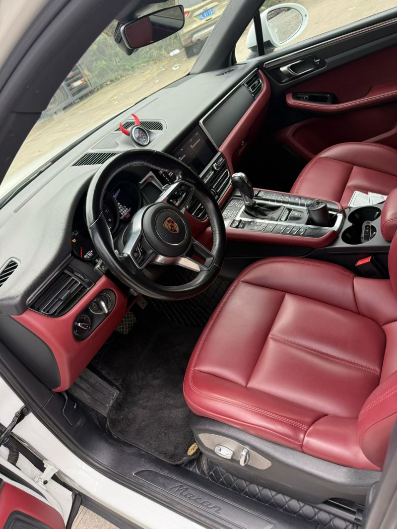 乐山19年保时捷Macan3
