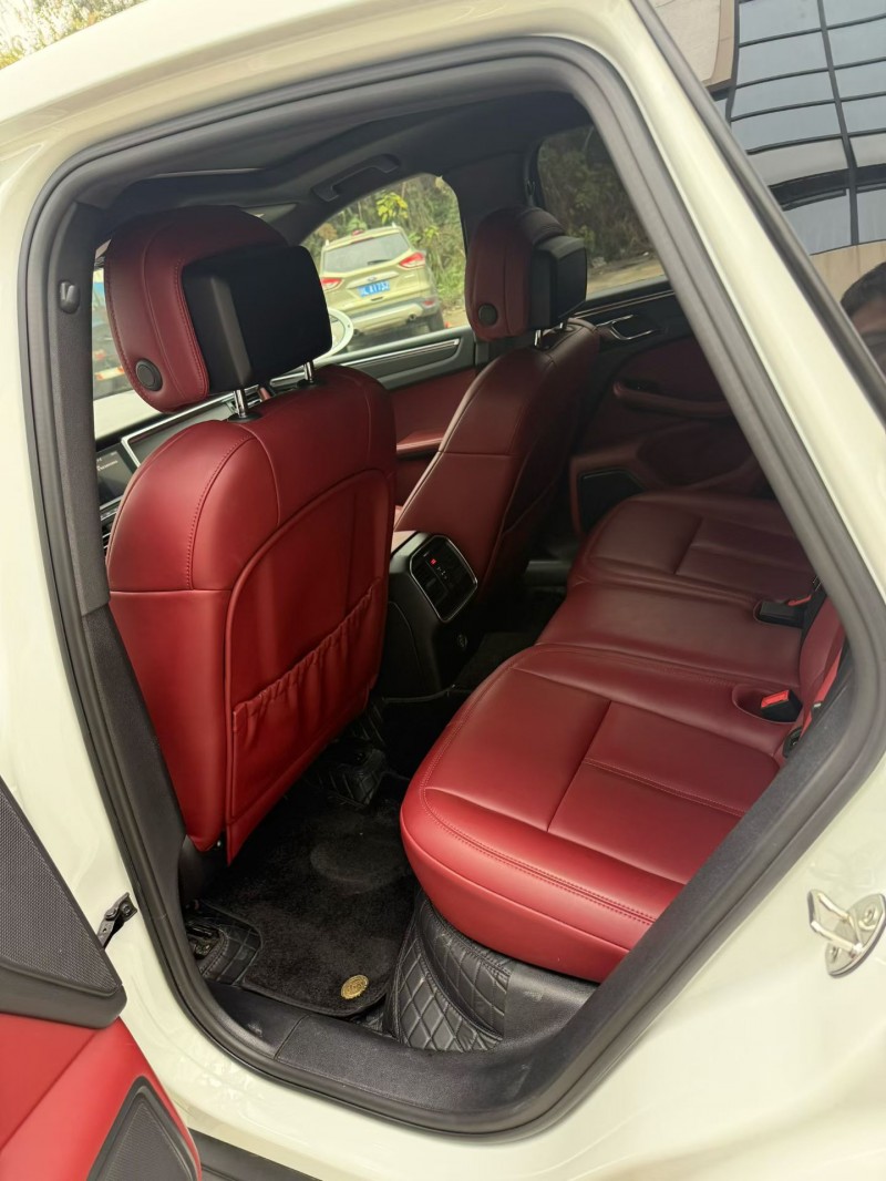 乐山19年保时捷Macan4