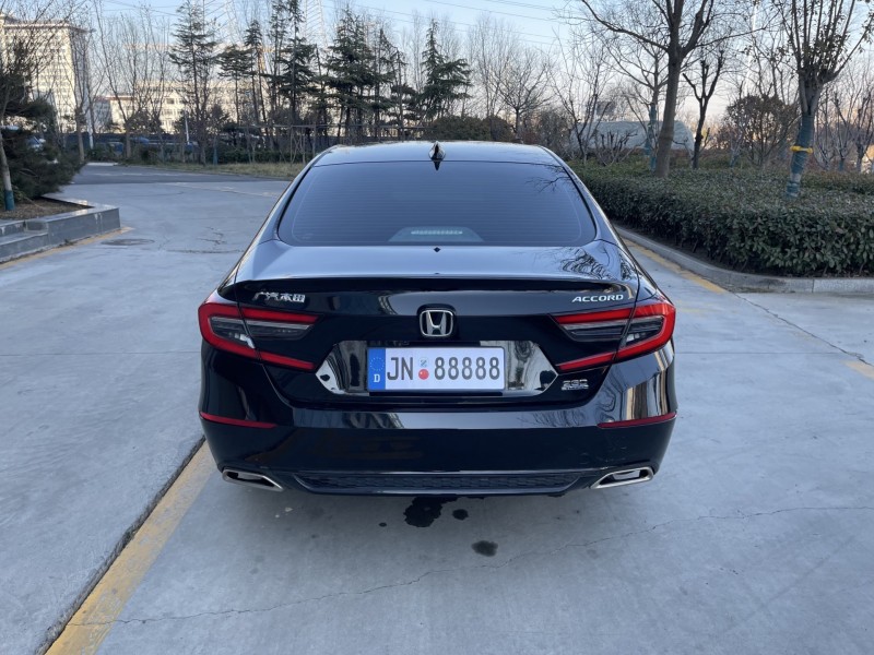 济宁23年本田雅阁8