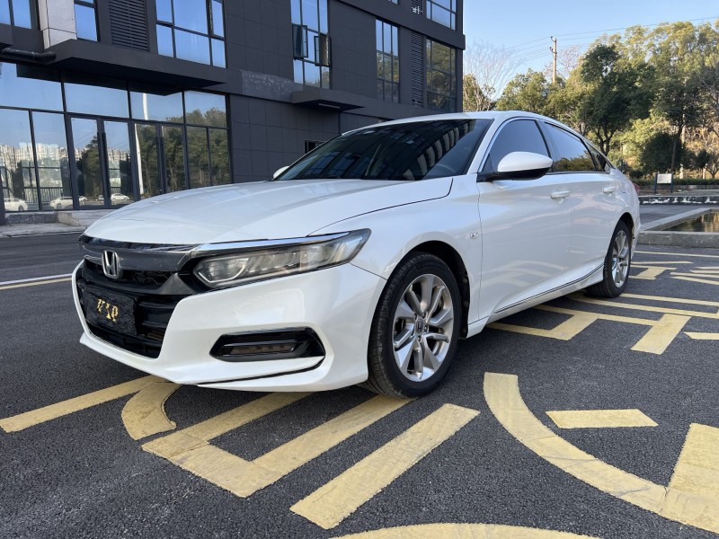 岳阳18年本田雅阁3