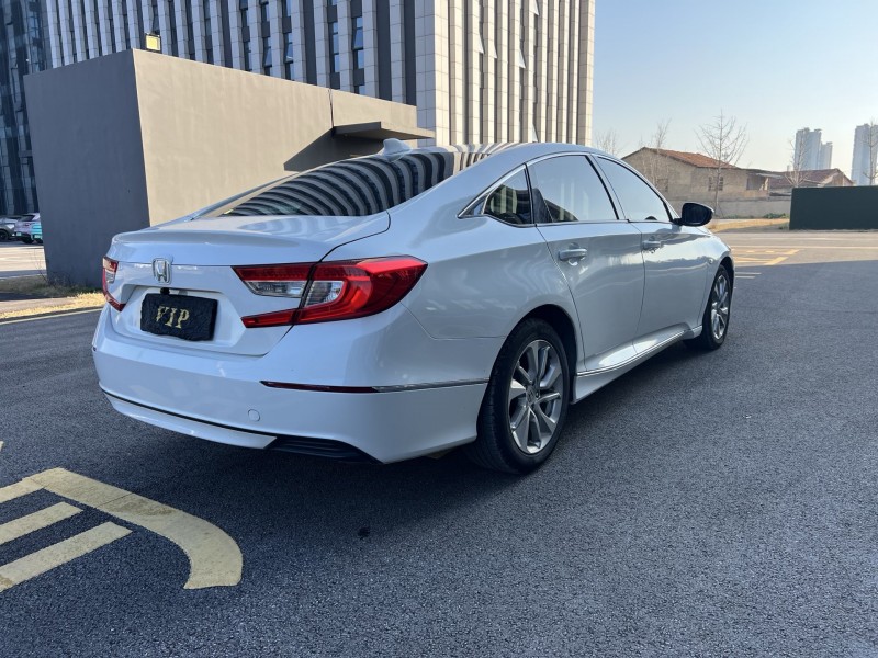 岳阳18年本田雅阁7