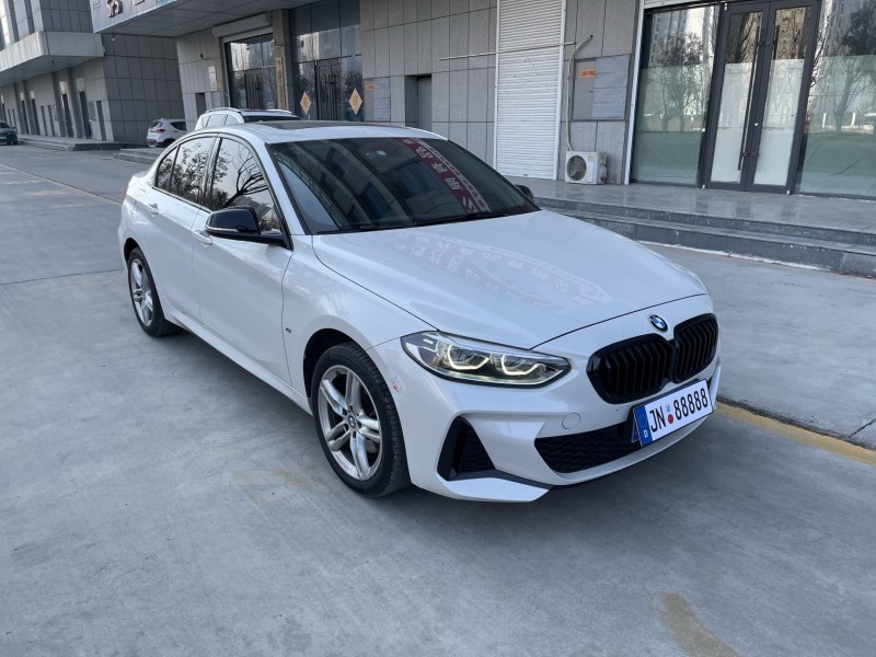 济宁22年宝马1系2