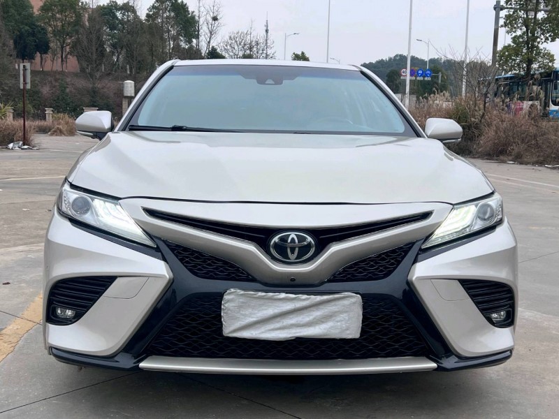 长沙19年丰田凯美瑞1