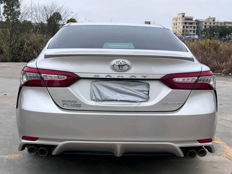 长沙19年丰田凯美瑞8