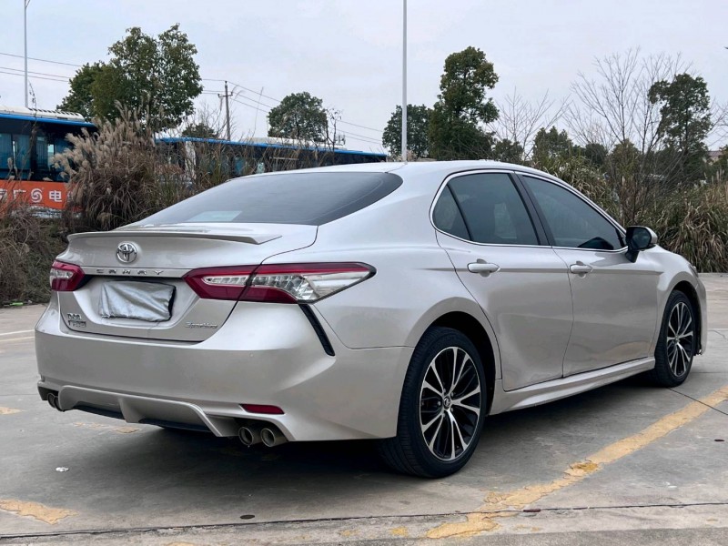 长沙19年丰田凯美瑞9