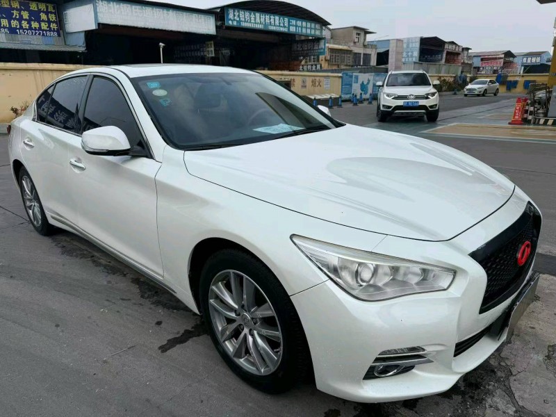 襄阳17年英菲尼迪Q502