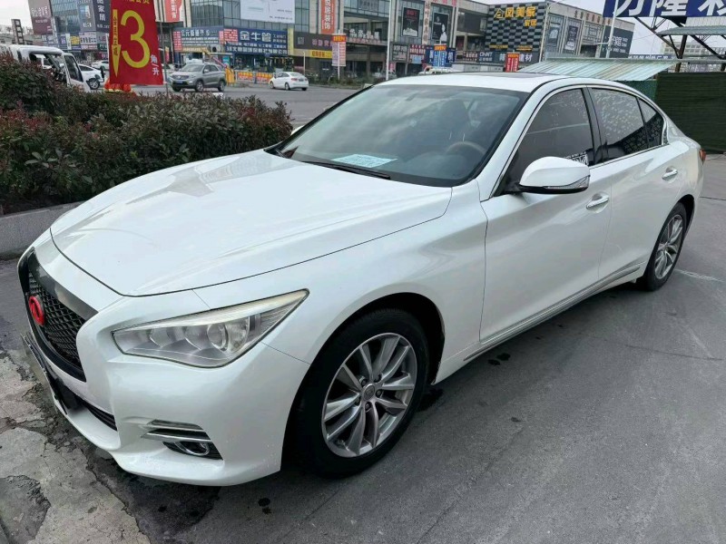 襄阳17年英菲尼迪Q503