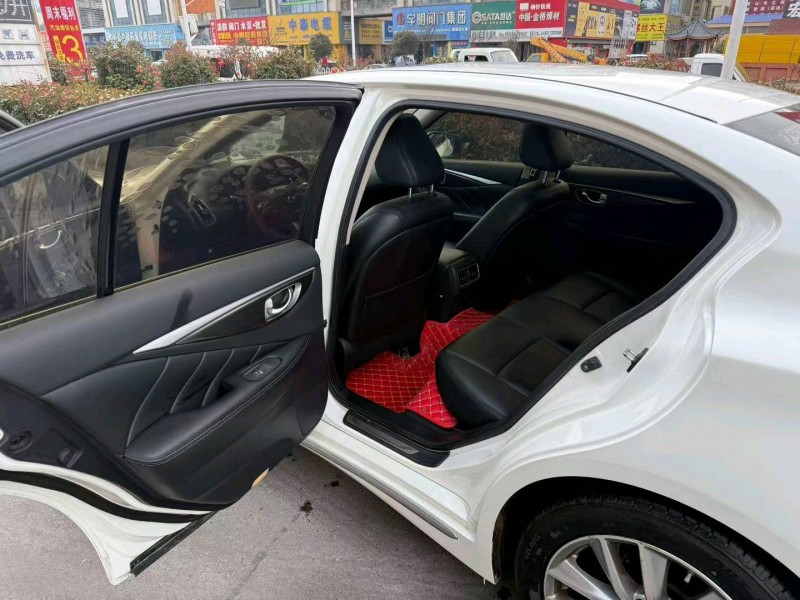 襄阳17年英菲尼迪Q504