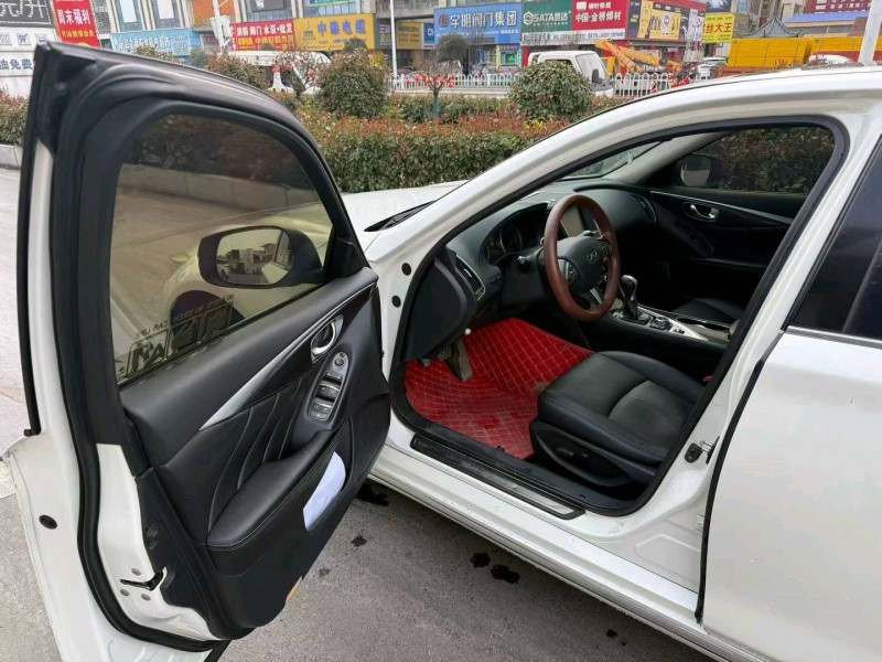 襄阳17年英菲尼迪Q506