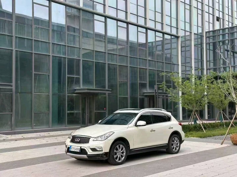 青島17年英菲尼迪QX502