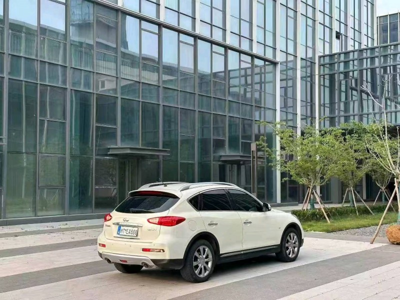 青島17年英菲尼迪QX505