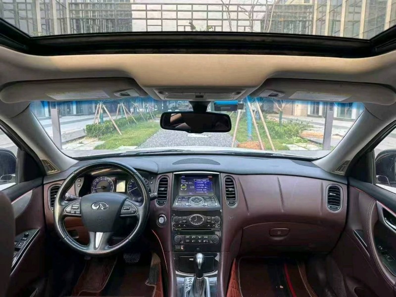 青島17年英菲尼迪QX507