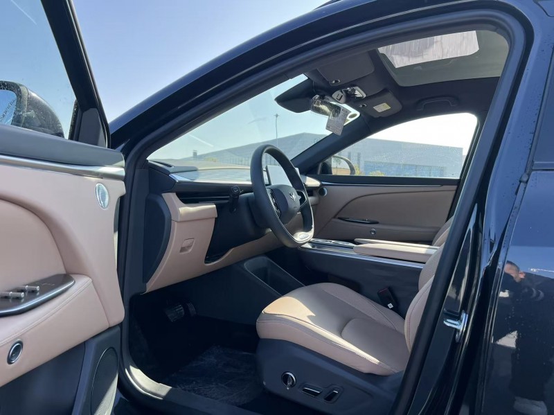 盐城25年极狐汽车阿尔法4