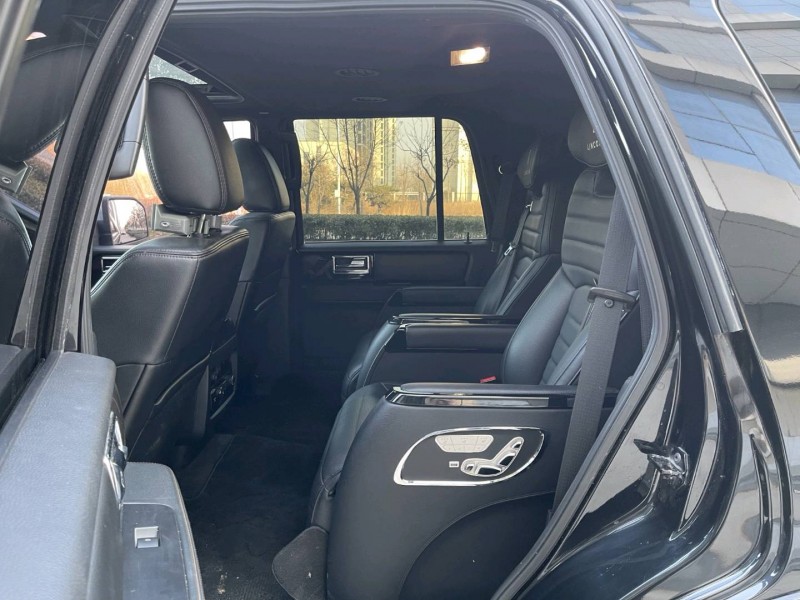 济宁18年林肯领航员5