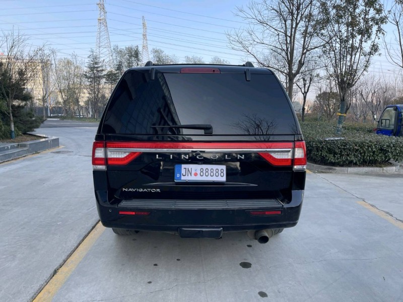 济宁18年林肯领航员8