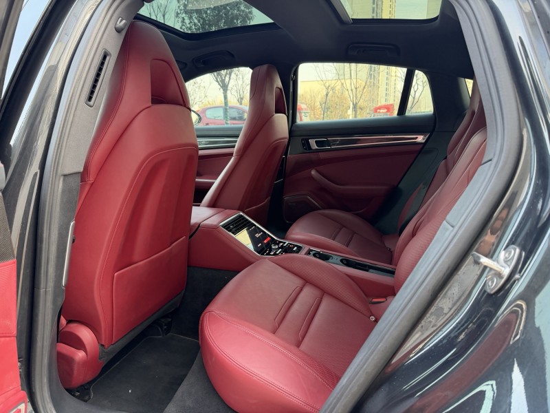 济宁21年保时捷帕拉梅拉5