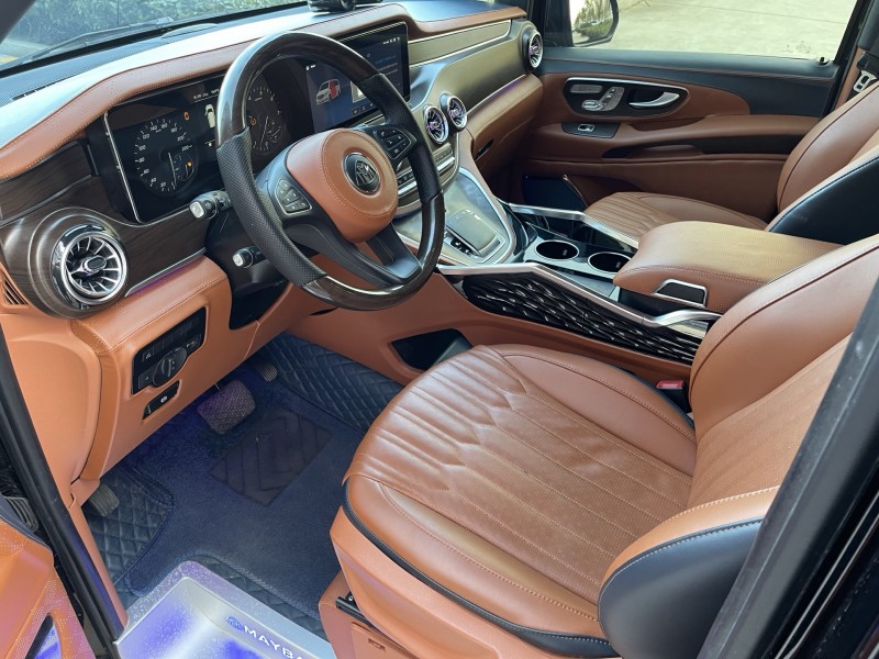 济宁23年奔驰威霆8