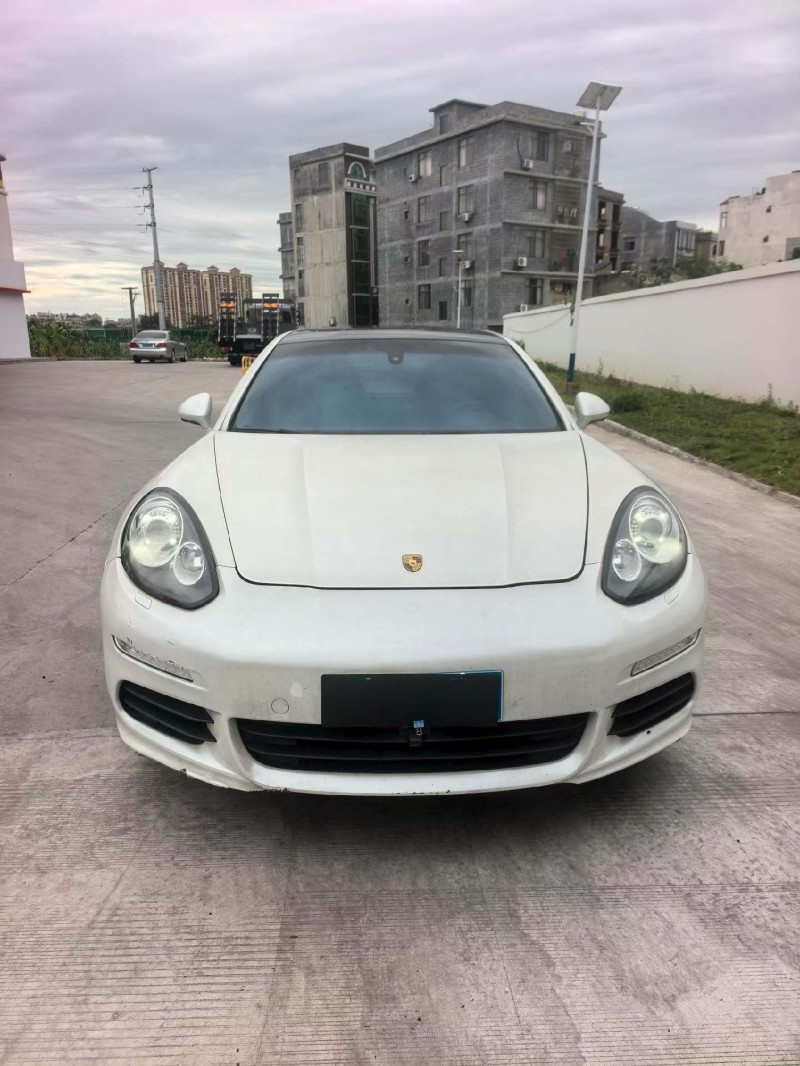 玉林14年保时捷帕拉梅拉1