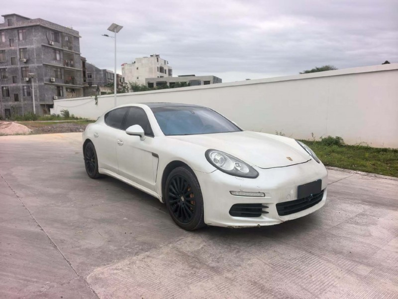 玉林14年保时捷帕拉梅拉2