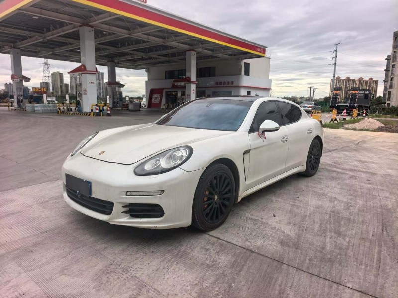 玉林14年保时捷帕拉梅拉3