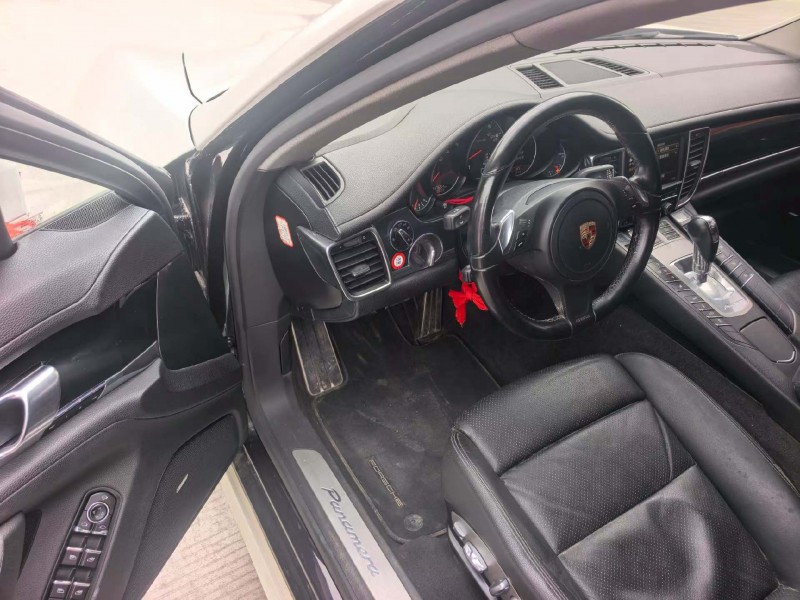 玉林14年保时捷帕拉梅拉4