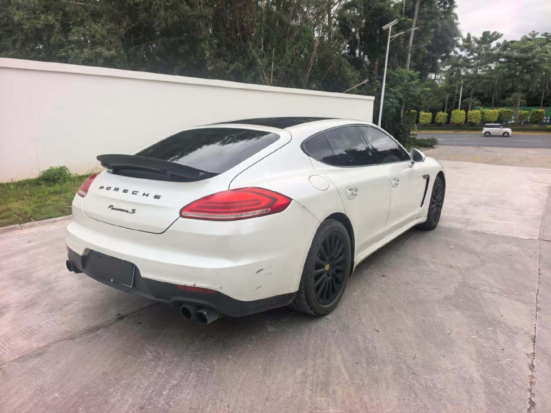 玉林14年保时捷帕拉梅拉6