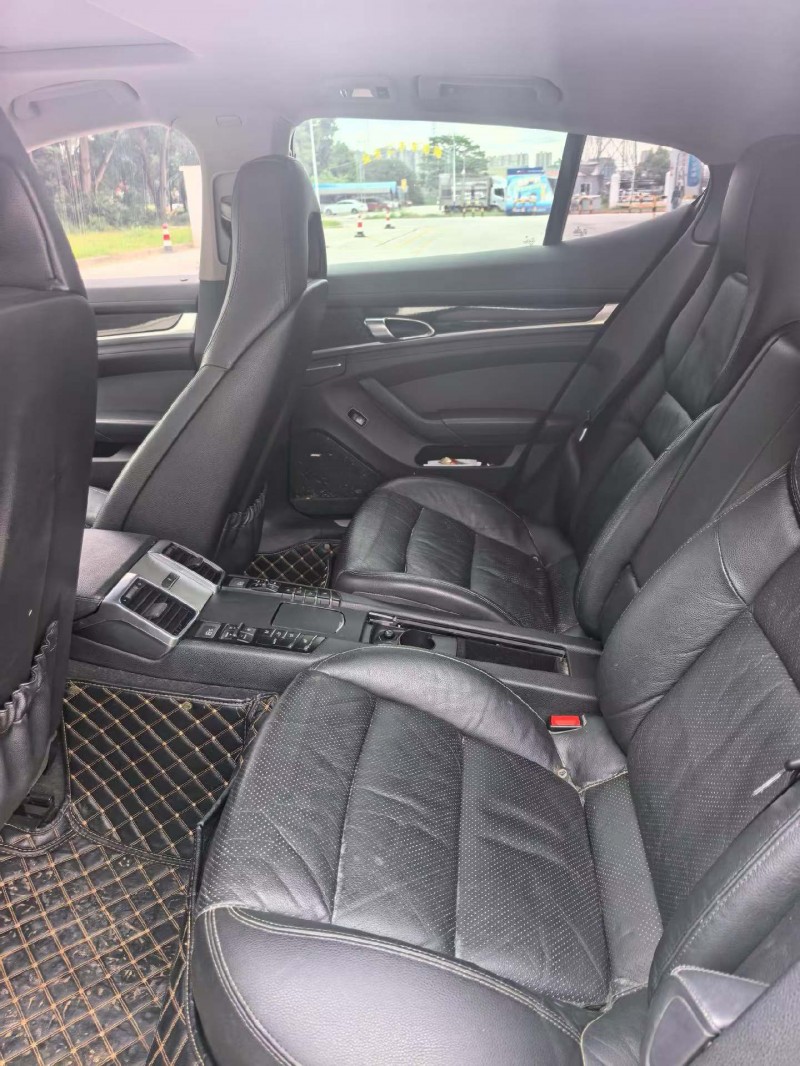 玉林14年保时捷帕拉梅拉8