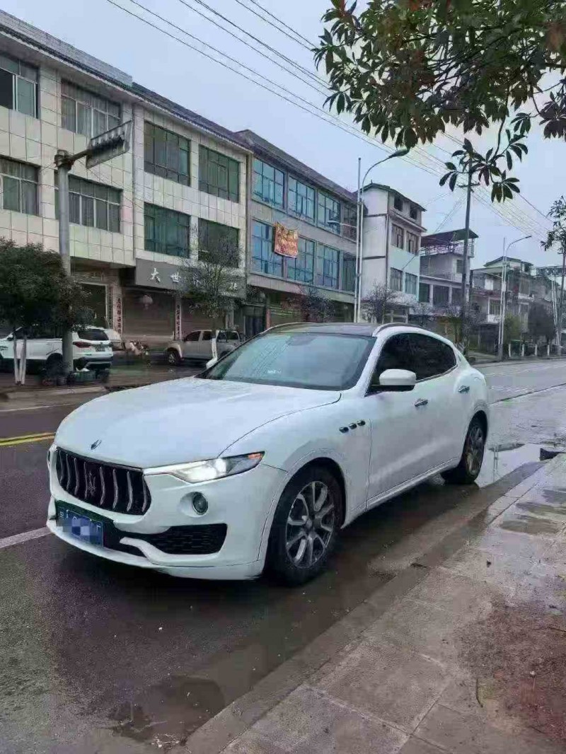 安順18年瑪莎拉蒂Levante2