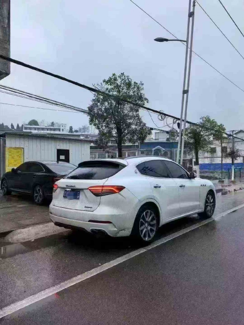 安順18年瑪莎拉蒂Levante7