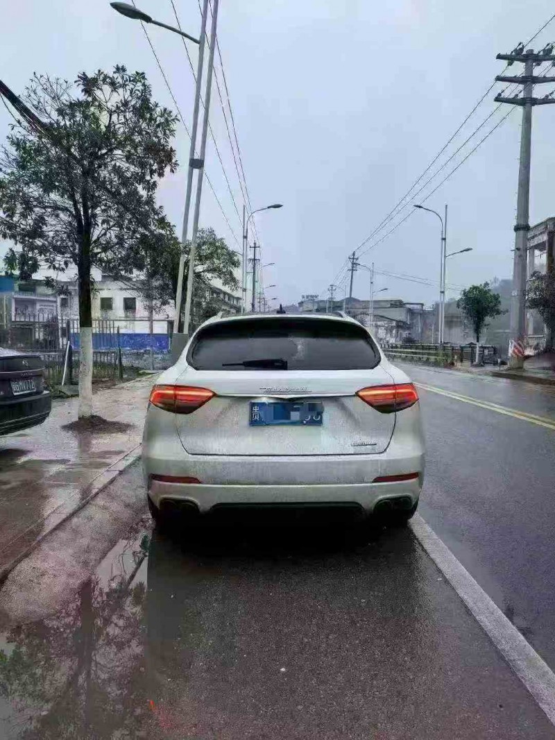 安順18年瑪莎拉蒂Levante9