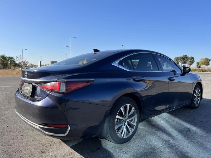 盐城21年雷克萨斯ES8