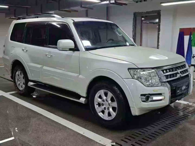 安順18年三菱帕杰羅3