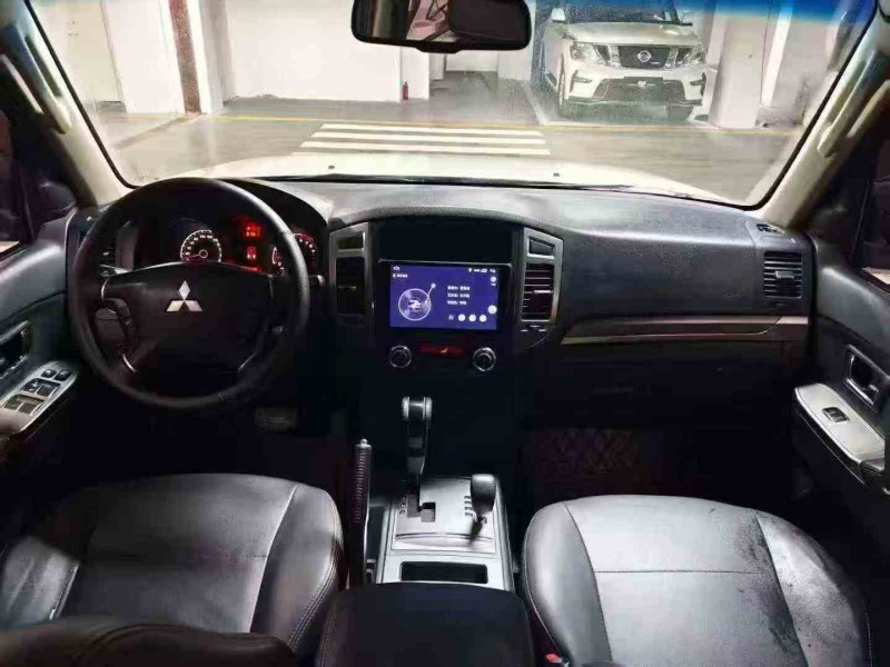 安順18年三菱帕杰羅4