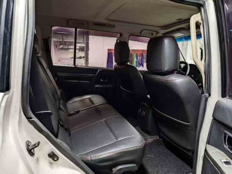 安順18年三菱帕杰羅5