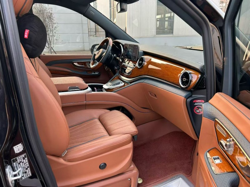 徐州24年奔馳威霆5