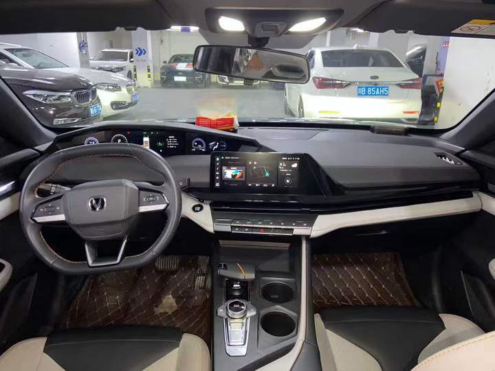 成都24年长安汽车UNI5