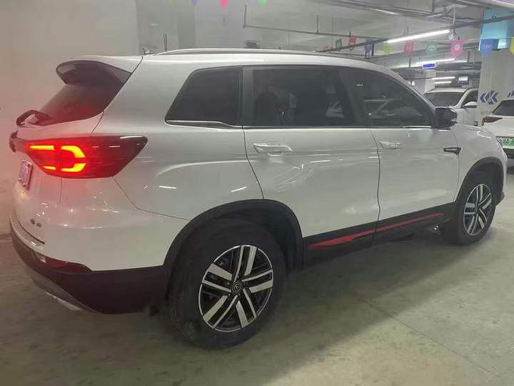 成都23年长安汽车CS758