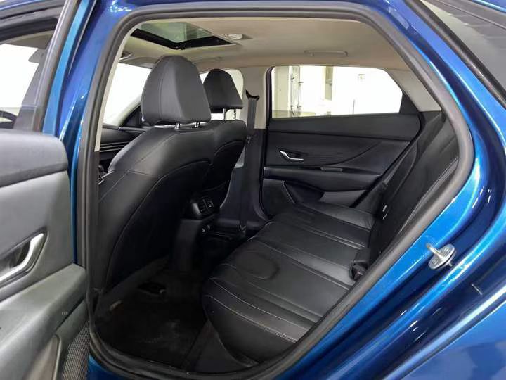 成都22年现代伊兰特5