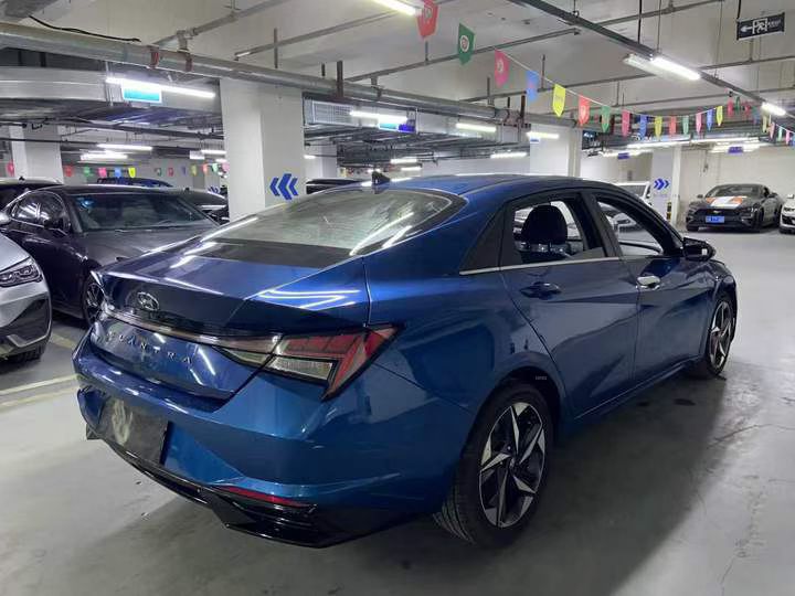 成都22年现代伊兰特8