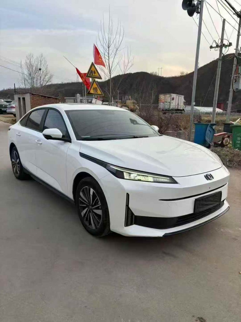 保定25年长安汽车启源3