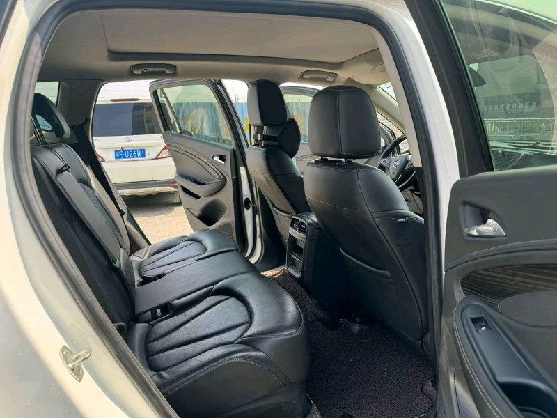 襄阳19年别克昂科威9