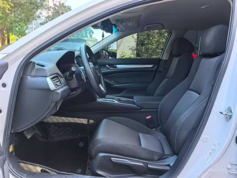 深圳22年本田雅阁4