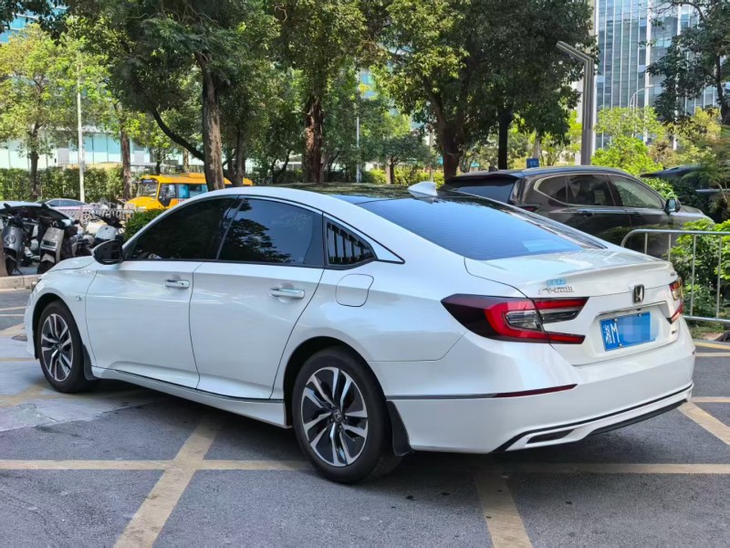 深圳22年本田雅阁7